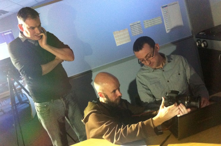 Arto demonstrating camera operation to Steve and Chris from JISC Netskills, 2013, photo: Hanna Miettinen